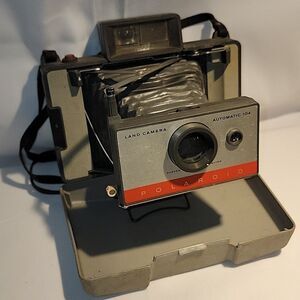 Polaroid 104 